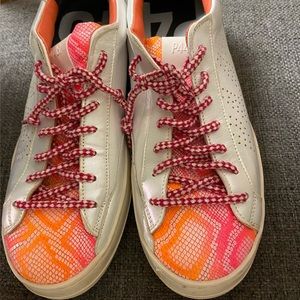 P448 John Pink/White